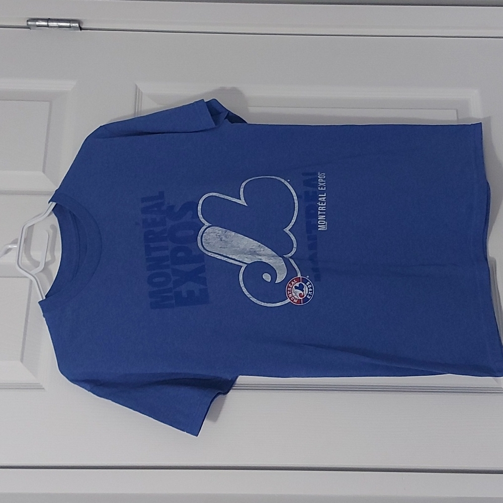 Cooperstown Collection Montreal Expos tshirt. Men's size medium